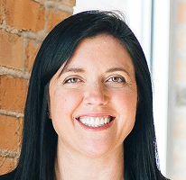 Retrato de Sophie Hartwell, integrante del equipo de servicio a cargo de la atención al cliente